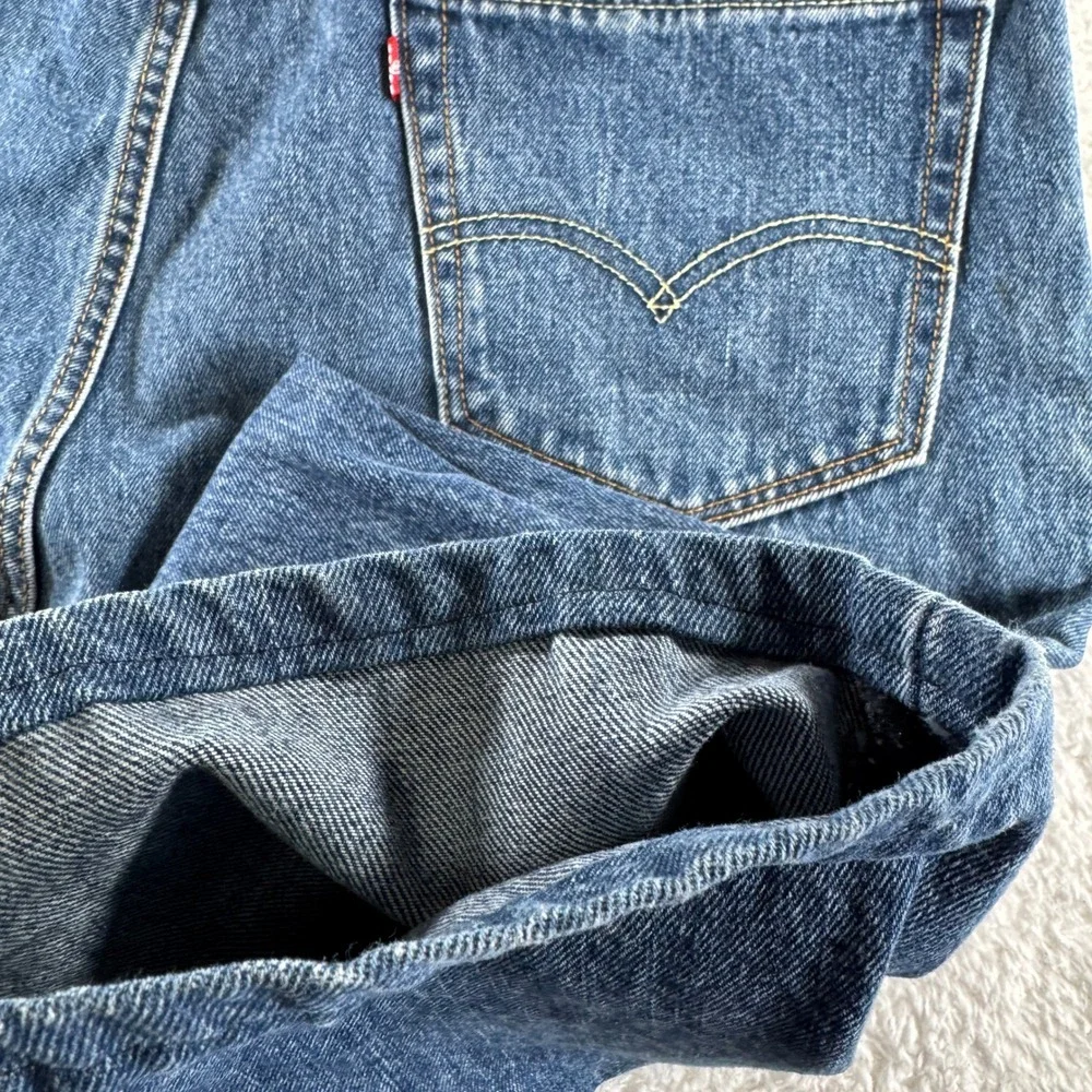 Levi's 560 Denim Jeans Men's Size 42x27 Med Wash Cotton Blue Relaxed Fit NEW